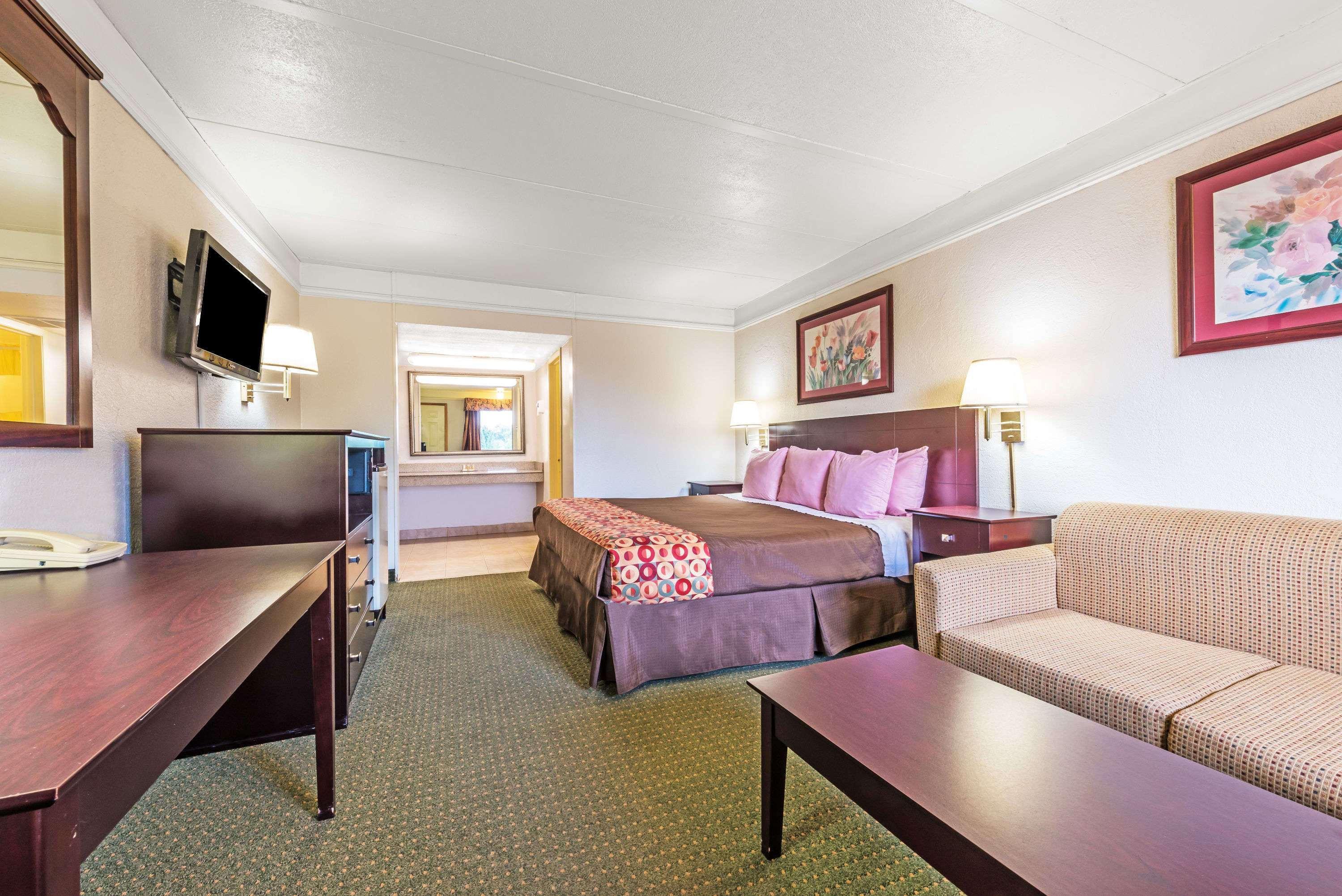 Days Inn By Wyndham Гейнсвилл Экстерьер фото
