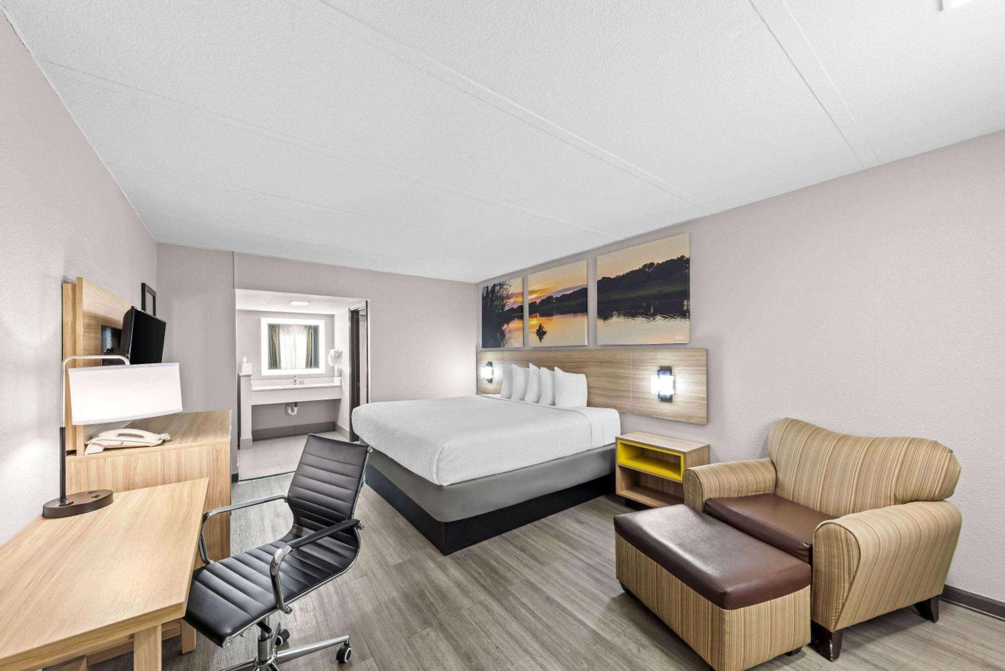 Days Inn By Wyndham Гейнсвилл Экстерьер фото