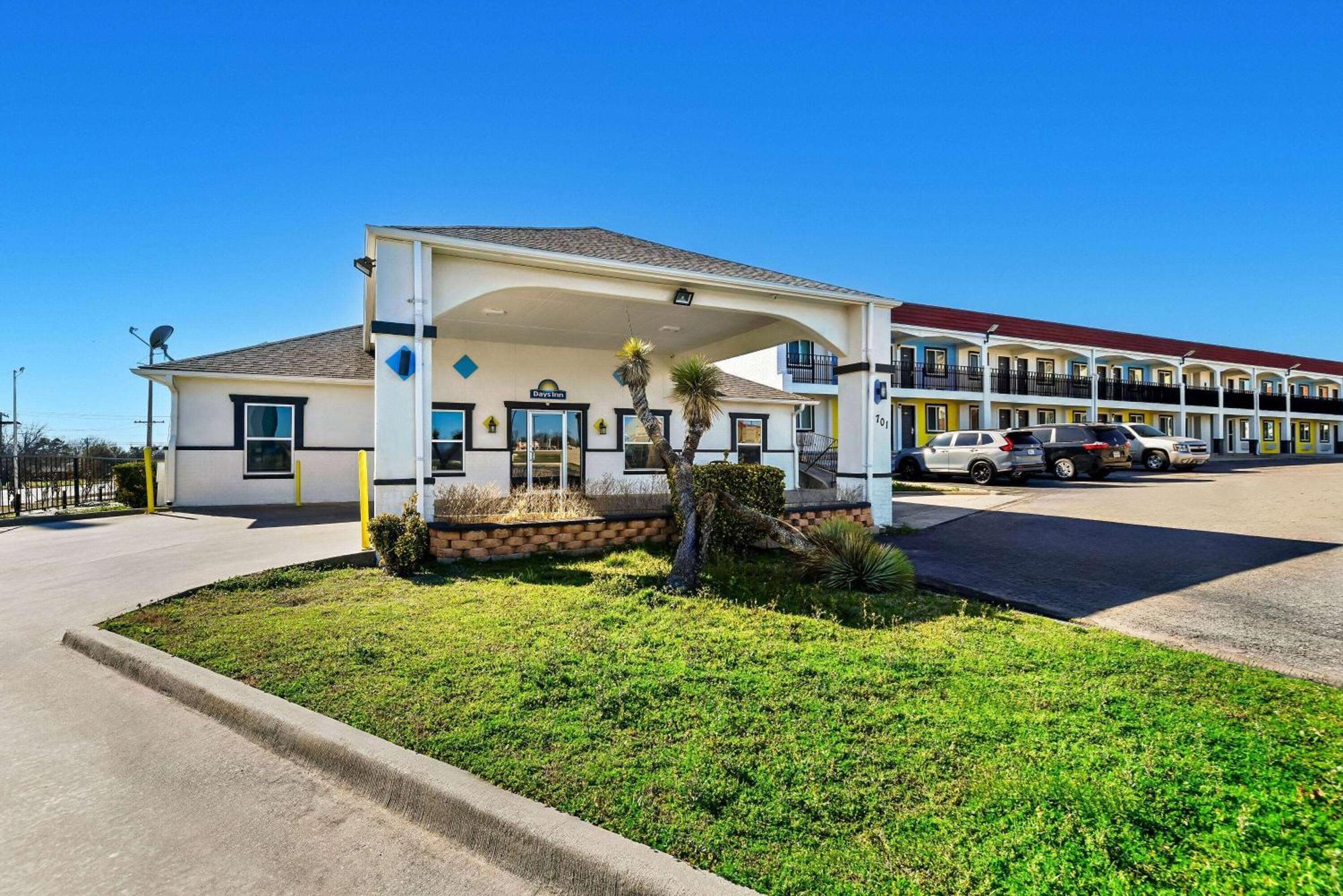 Days Inn By Wyndham Гейнсвилл Экстерьер фото