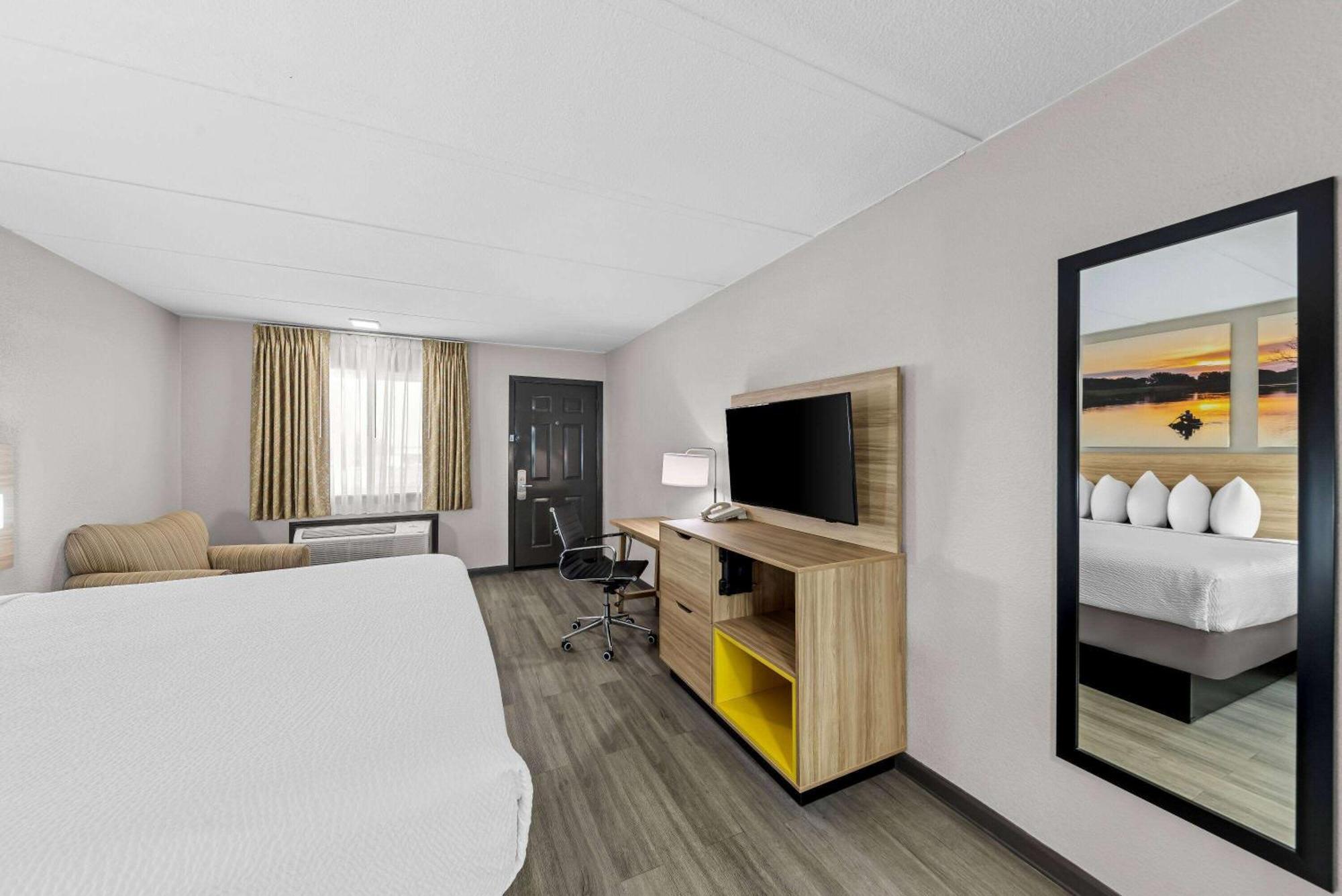 Days Inn By Wyndham Гейнсвилл Экстерьер фото