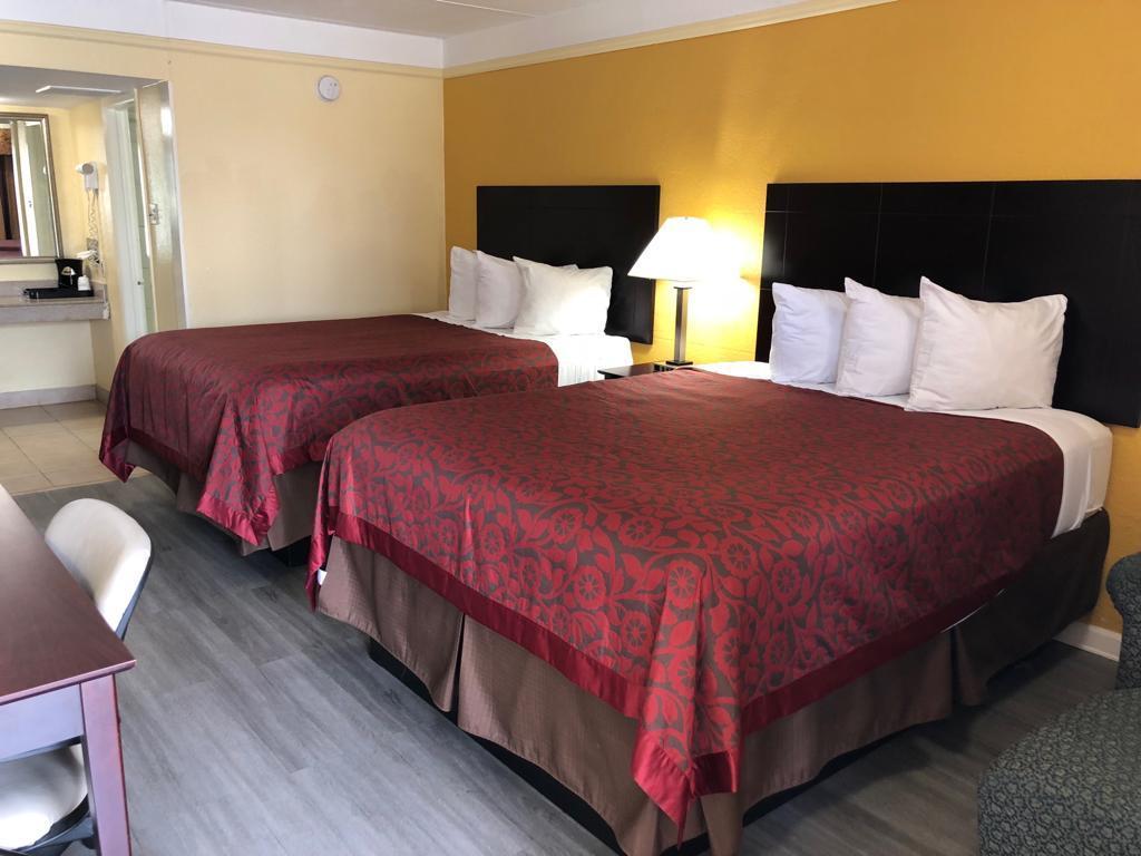 Days Inn By Wyndham Гейнсвилл Экстерьер фото